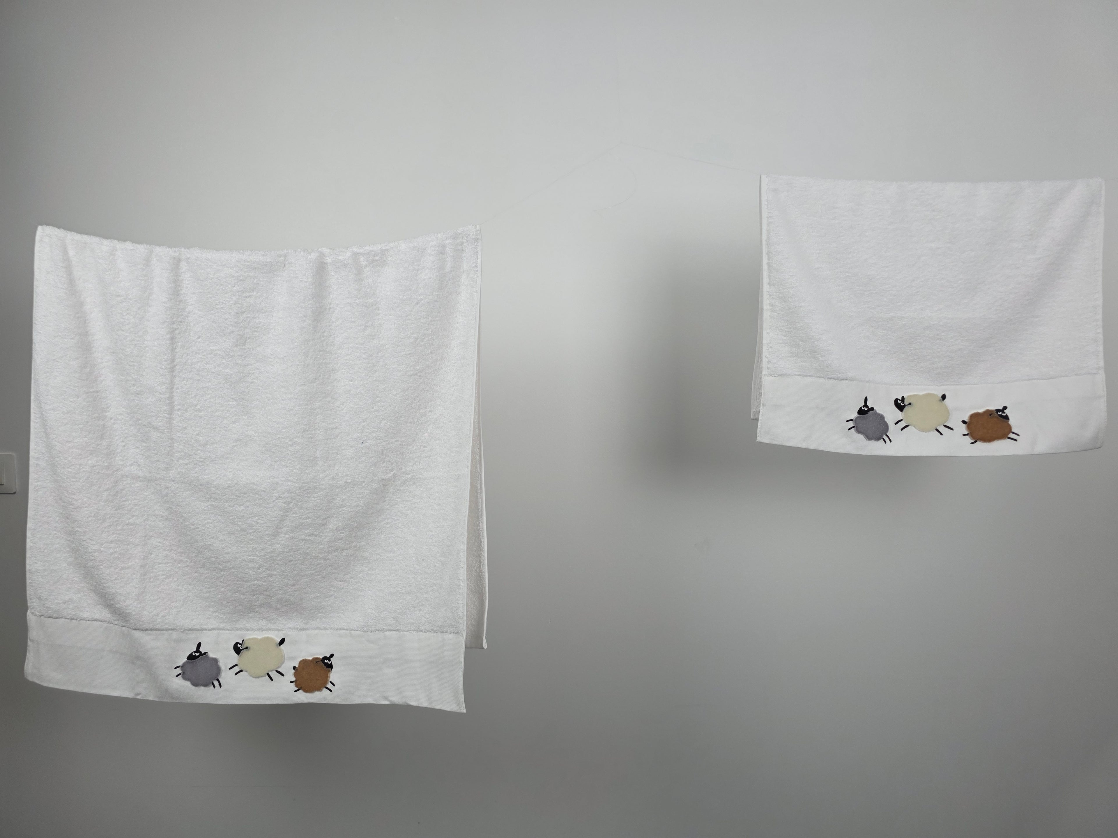 Serviette de bain Ece brodées en relief - Sheeps