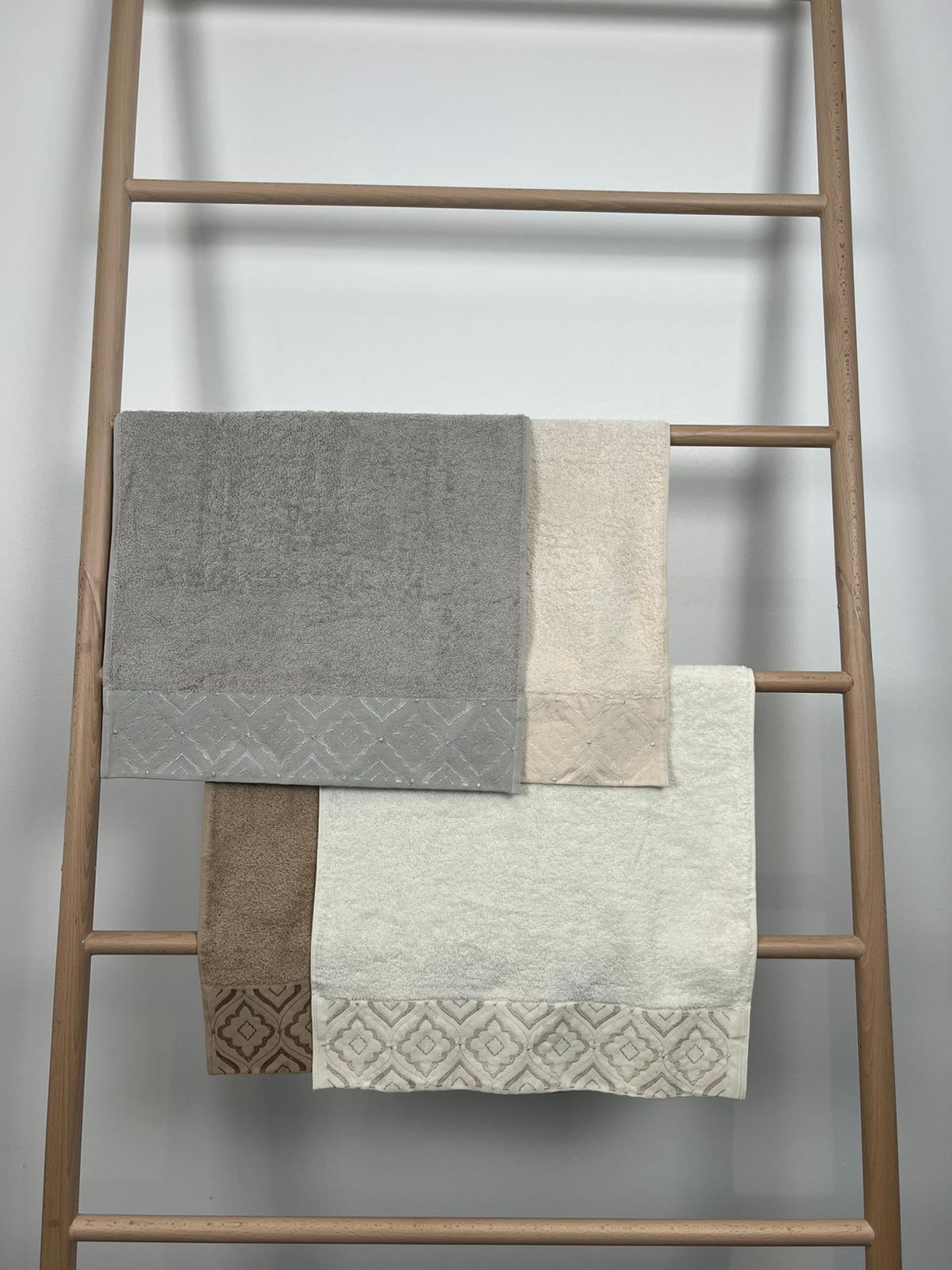 Lot de 4 serviettes d’invités Brodées