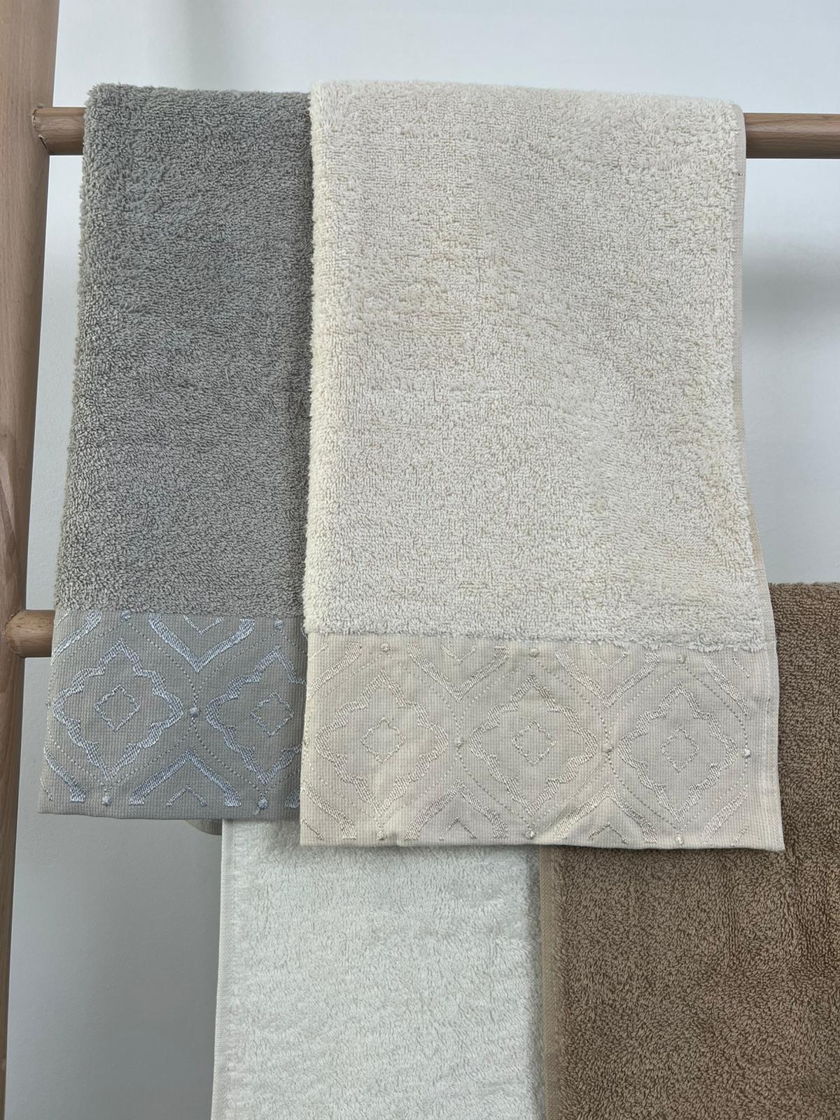 Lot de 4 serviettes d’invités Brodées